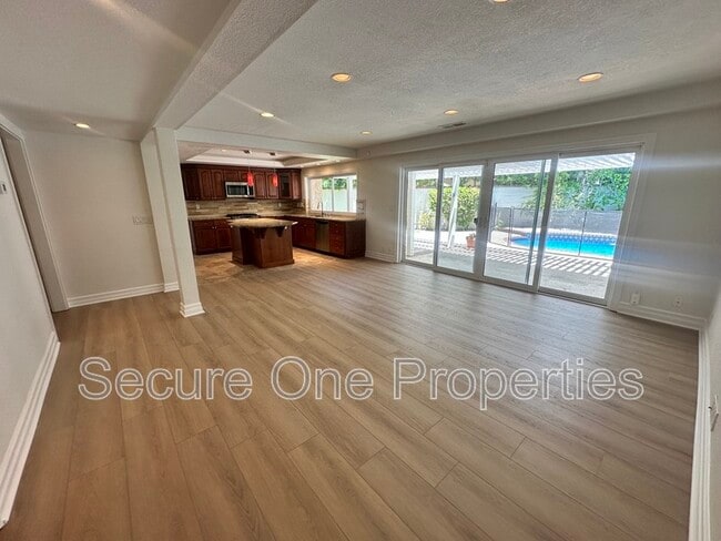 Building Photo - 3880 Via Verde
