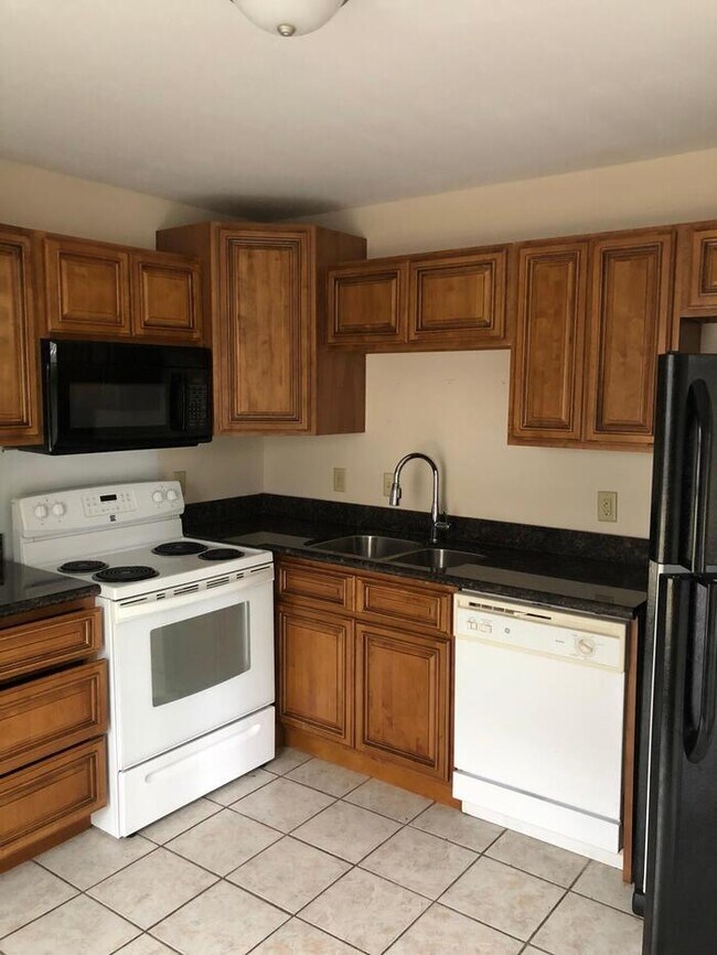 Building Photo - 169 Briarfield Ave