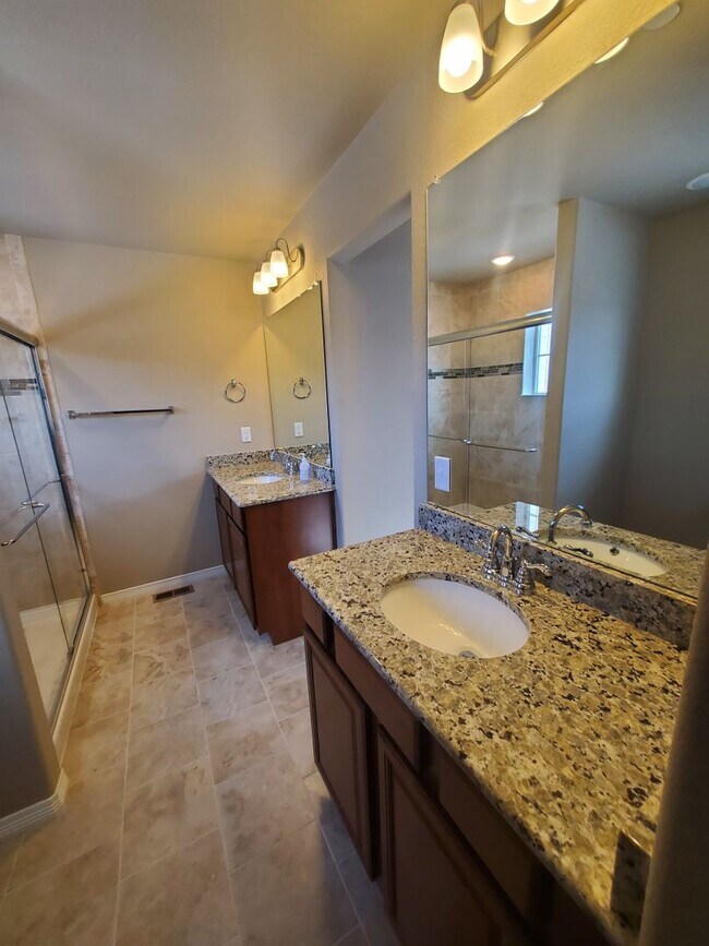 Building Photo - Updated 3 Bedroom Townhouse Across From Horsetooth Reservoir!