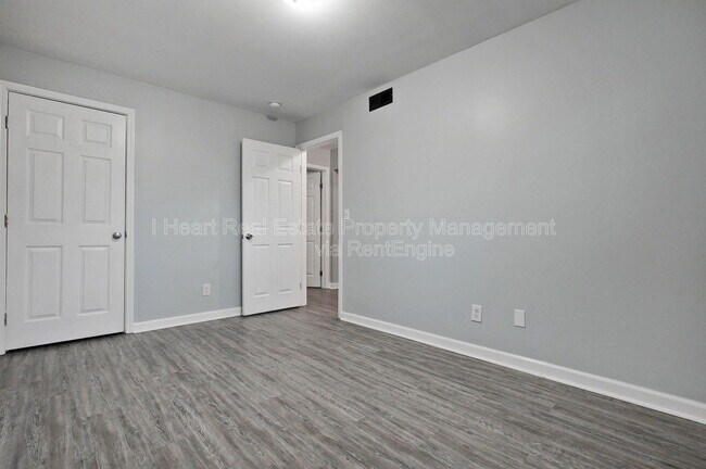 Building Photo - 268 Powell Cir