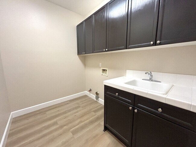 Building Photo - Via Mazatlan  Corona, 92882  (3 bed, 3 bath)