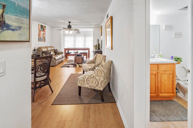 Building Photo - 6650 Royal Palm Blvd