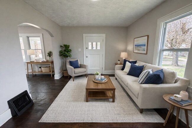 Building Photo - Move-In Ready 3-Bedroom Home with Large Yard and Covered Front Porch