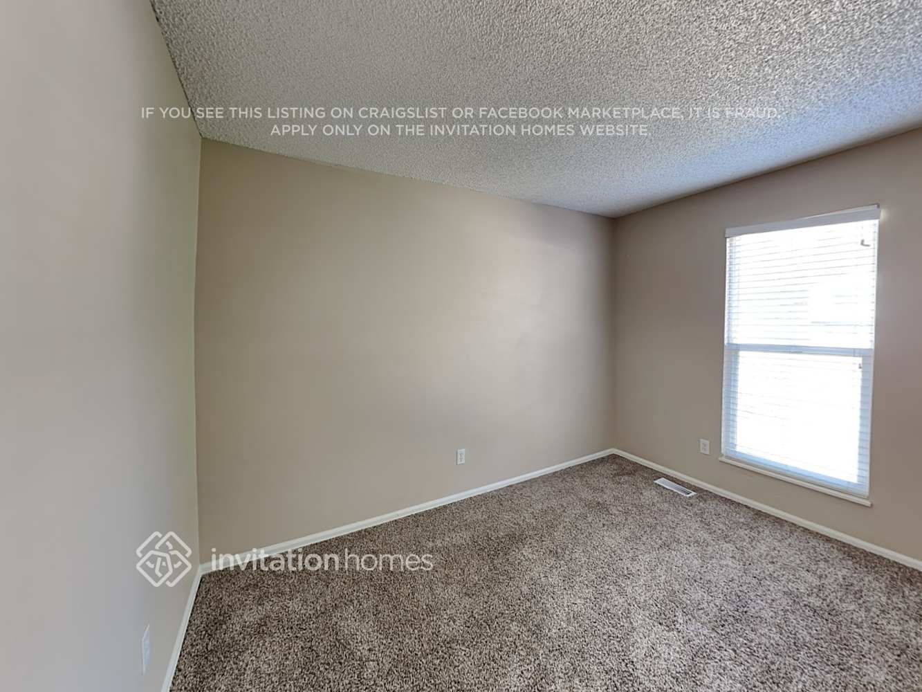 Building Photo - 1425 S Olathe Way