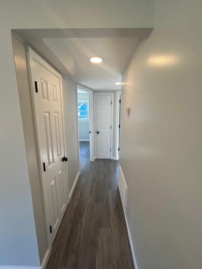 Building Photo - Valley Station 4 Bedroom