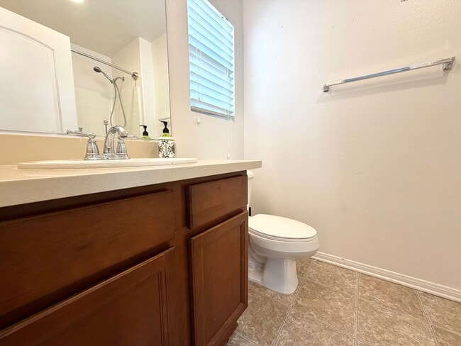 Building Photo - Stylish 2-Bedroom Living with Community Amenities