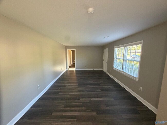 Building Photo - 1518 15th Ave SW