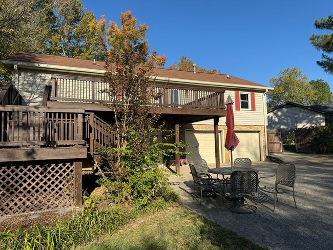 Building Photo - Cute Remodeled Ranch in Bellevue Cul-de-Sac