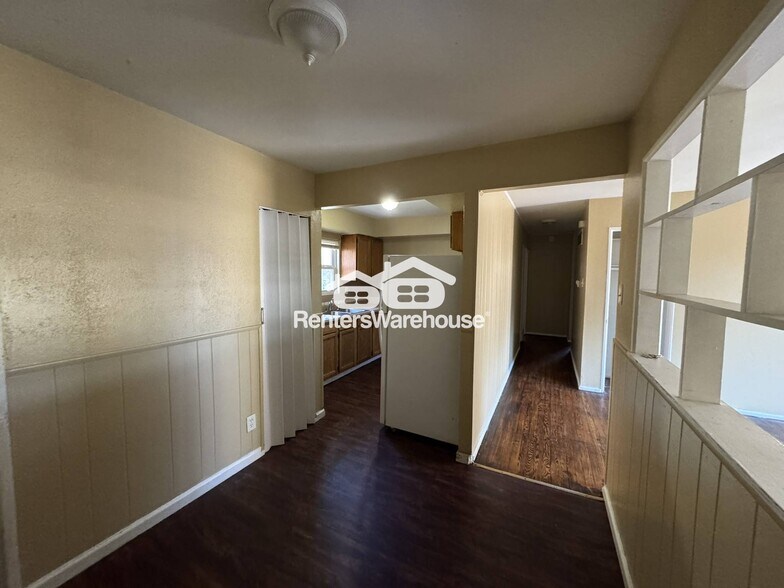 Building Photo - 10137 Cavalier Ct