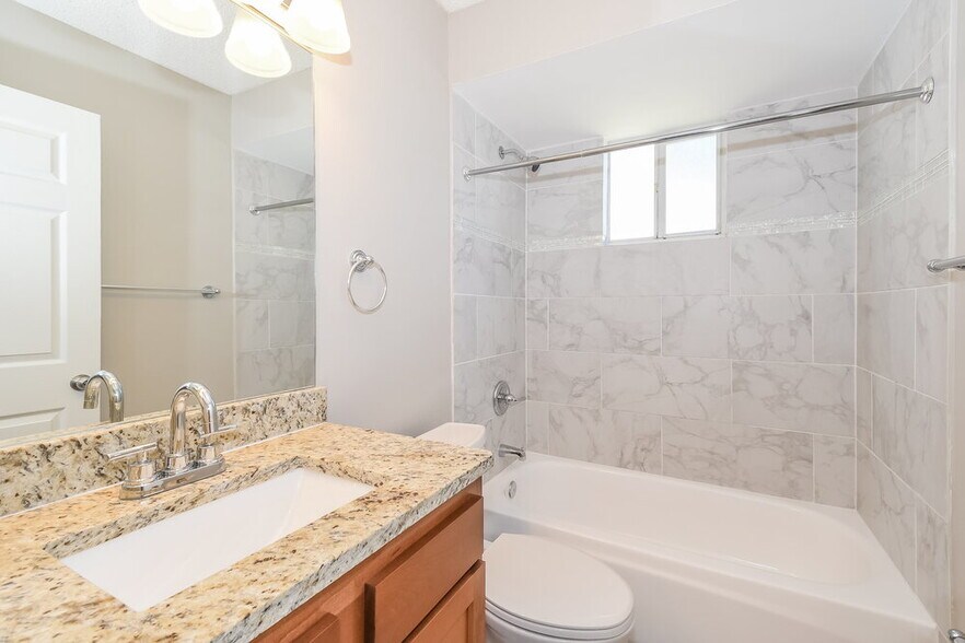 Building Photo - 282 Aquarius Cir W