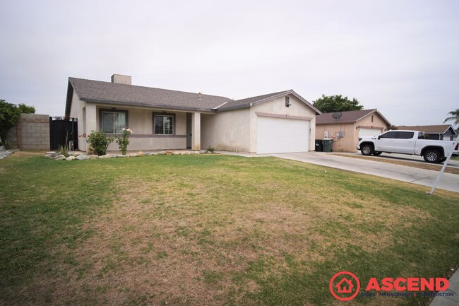 Primary Photo - Lovely Home in East Bakersfield!