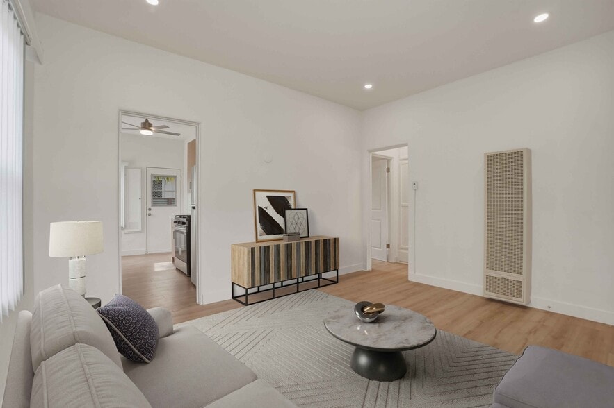 Building Photo - 2317 Ocean Park Blvd