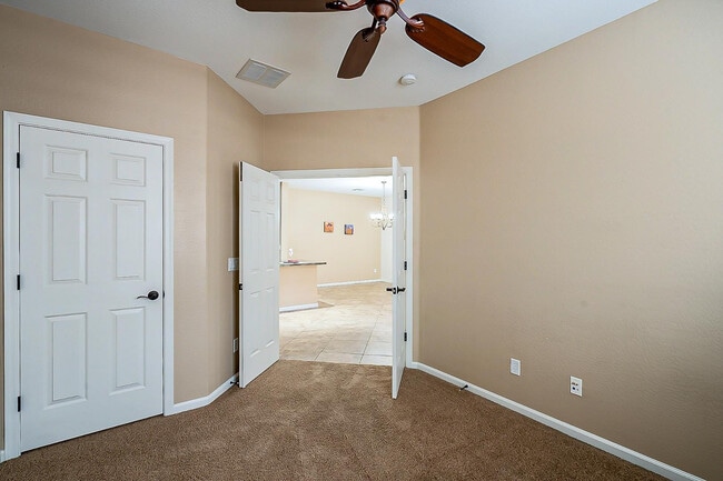 Building Photo - 15370 W Bloomfield Rd