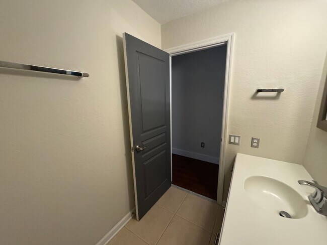 Building Photo - Spacious 4 Bedroom Spring Isle Home AVAILA...