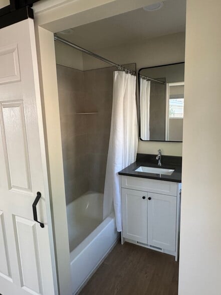 Master bath - 825 S 650 E