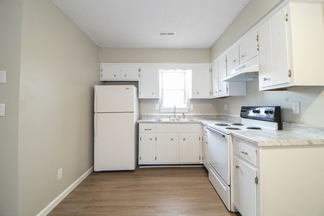 Building Photo - 404 -07 Thompsonville Lane