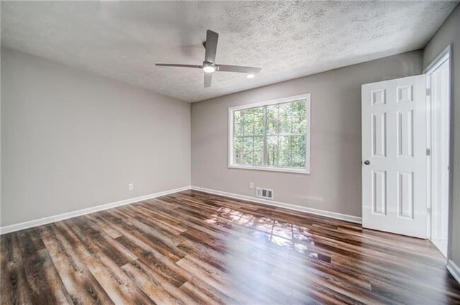 Building Photo - 2794 Nathan Ct SW