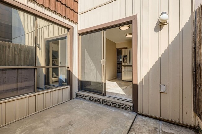 Building Photo - Fantastic Location Near Kendrick Lake Park!