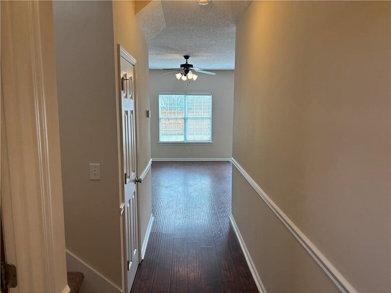 Building Photo - 13 Cottage Trce NW