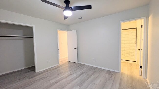 Building Photo - 9644 Hollowbrook Dr