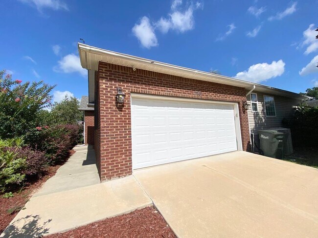 Building Photo - 106 Hayden Way
