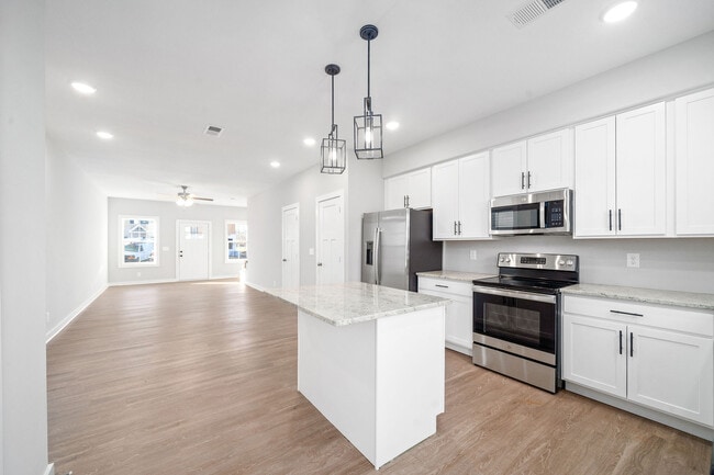 Building Photo - 305 Honeycomb Ct