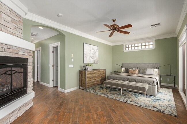 Building Photo - 3 Bed | 3.5 Bath - Biltmore Luxury Townhom...