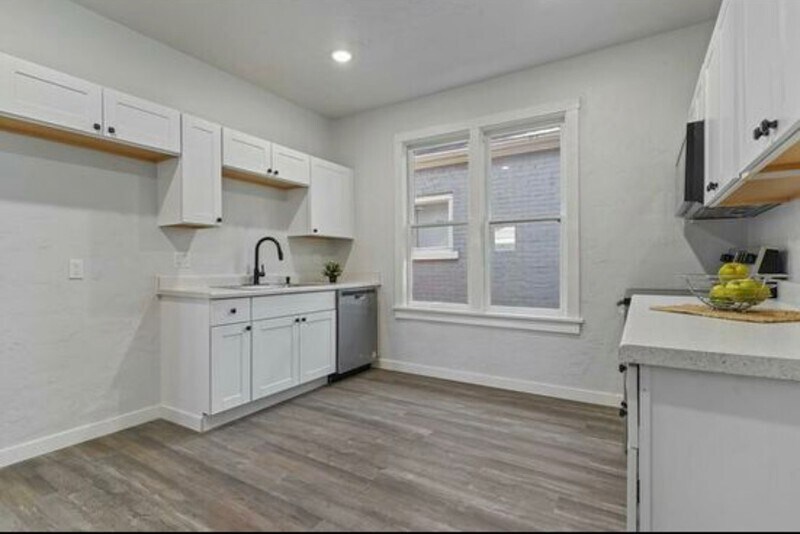 Building Photo - 322 30th St