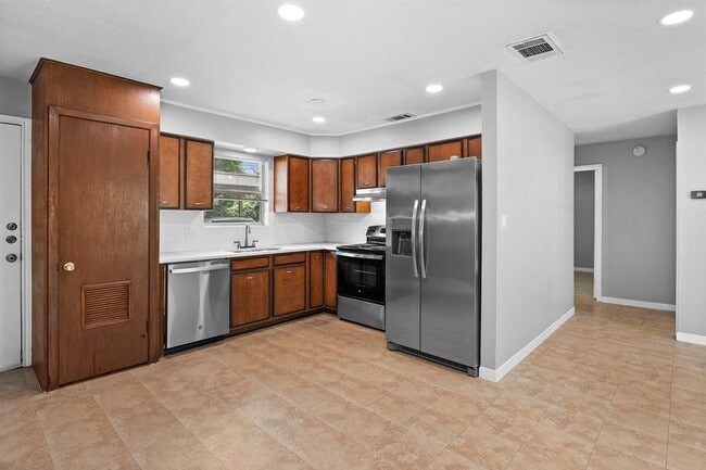 Building Photo - 2712 St Edwards Cir