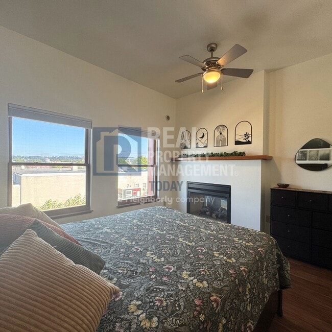 Building Photo - Fully Furnished Pioneer Park Condo!