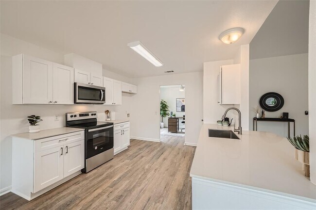 Building Photo - 905 Jasmine Trail