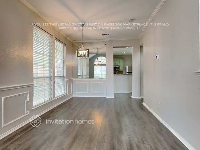 Building Photo - 1755 Cresthill Dr