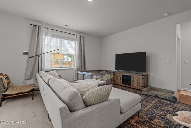 Building Photo - 2120 Wild Rdg Dr