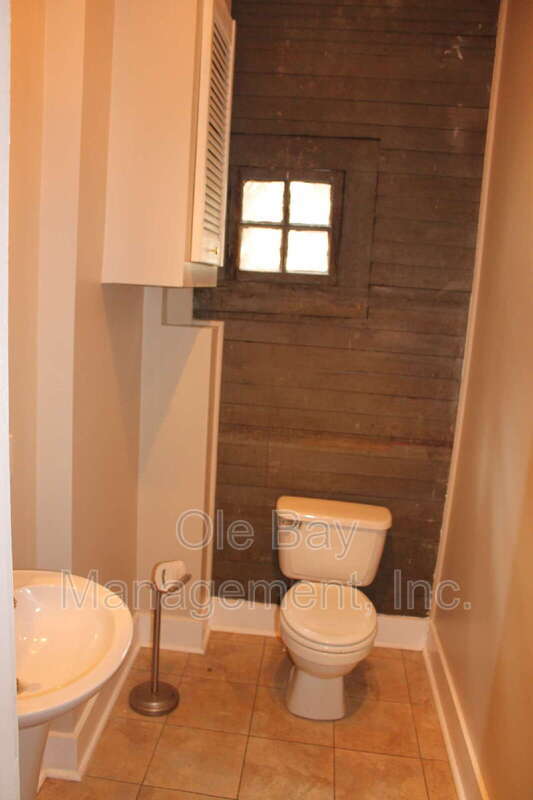 Building Photo - 1502 Church St