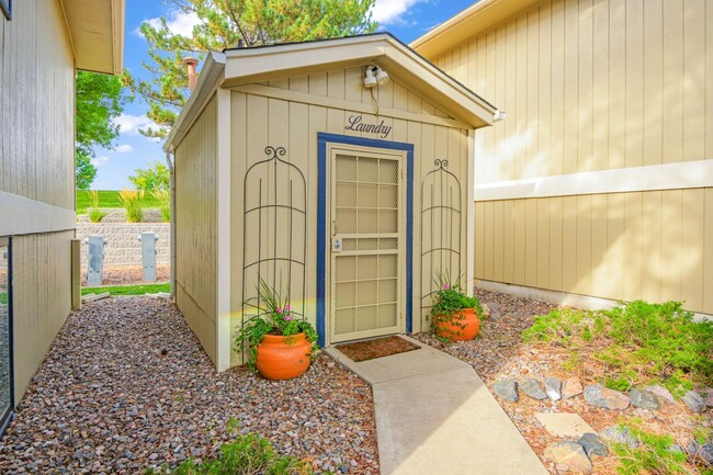 Building Photo - Evolve Real Estate: Beautifully Updated 2 ...