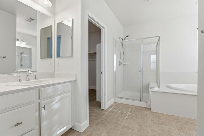 Building Photo - 1818 Tarragon Dr