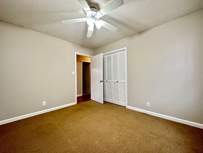 Building Photo - 28 Leonard Dr