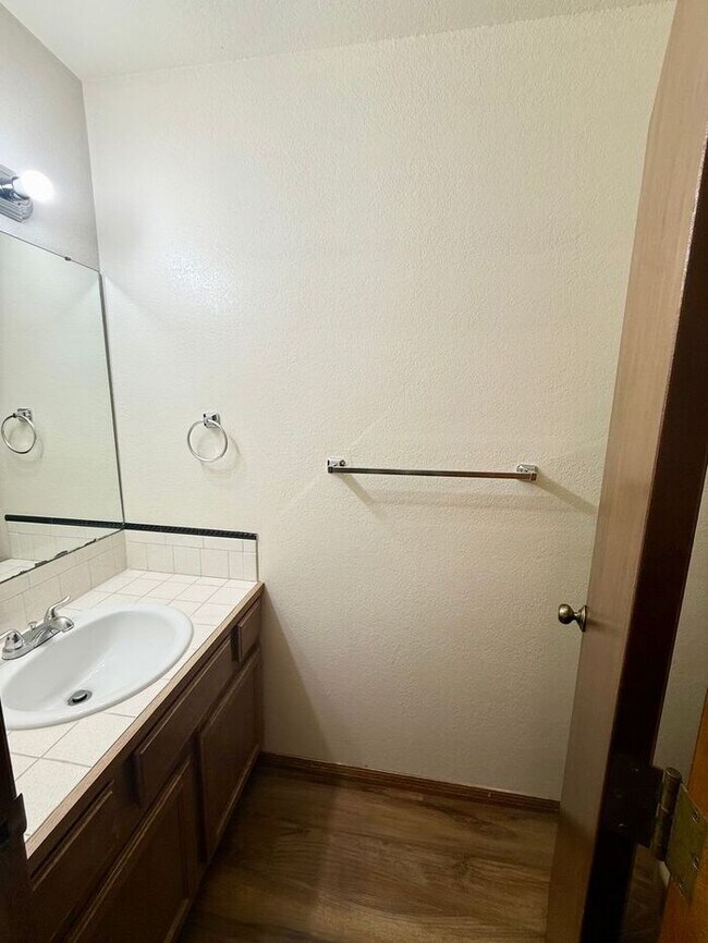 Building Photo - 3 Bed/2.5Bath Townhome in Greeley