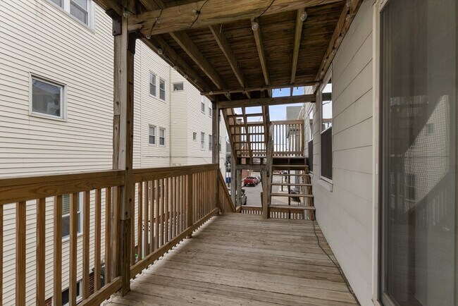 Building Photo - 16R Union St