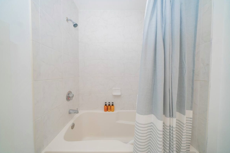 Building Photo - 133 NE 2nd Ave