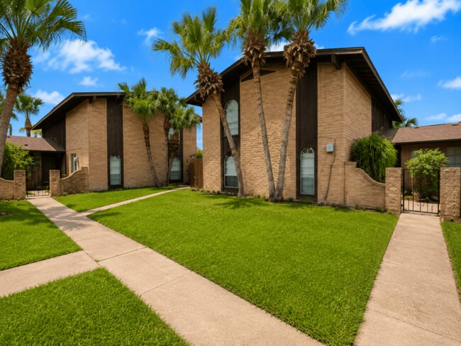 Building Photo - Oaks of Sam Houston