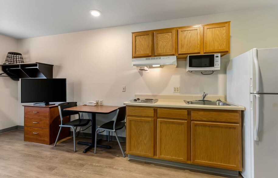 Building Photo - Furnished Studio-Phoenix - Peoria - Sun City