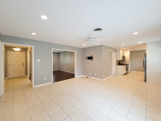 Building Photo - 5846 Ettrick Dr