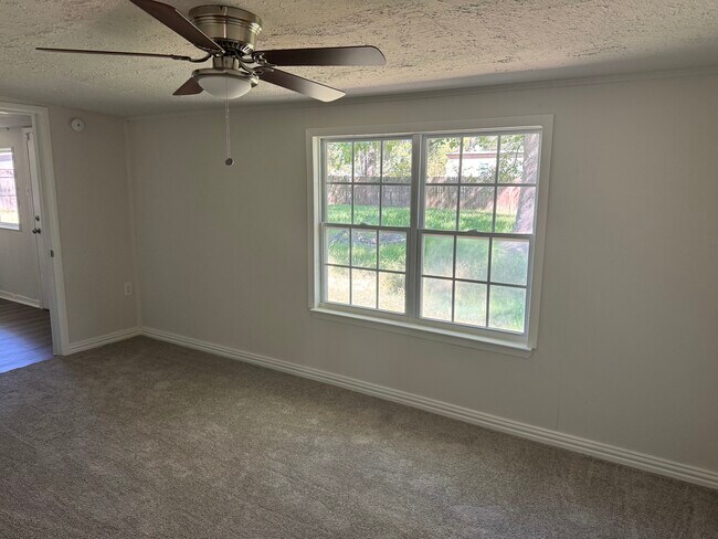 Building Photo - 230 N Holly Ave