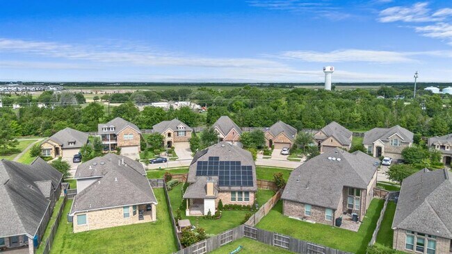 Building Photo - 16746 Highland Country Dr