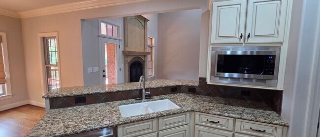 Building Photo - Beautiful Home with a full in law suite in Lewisville