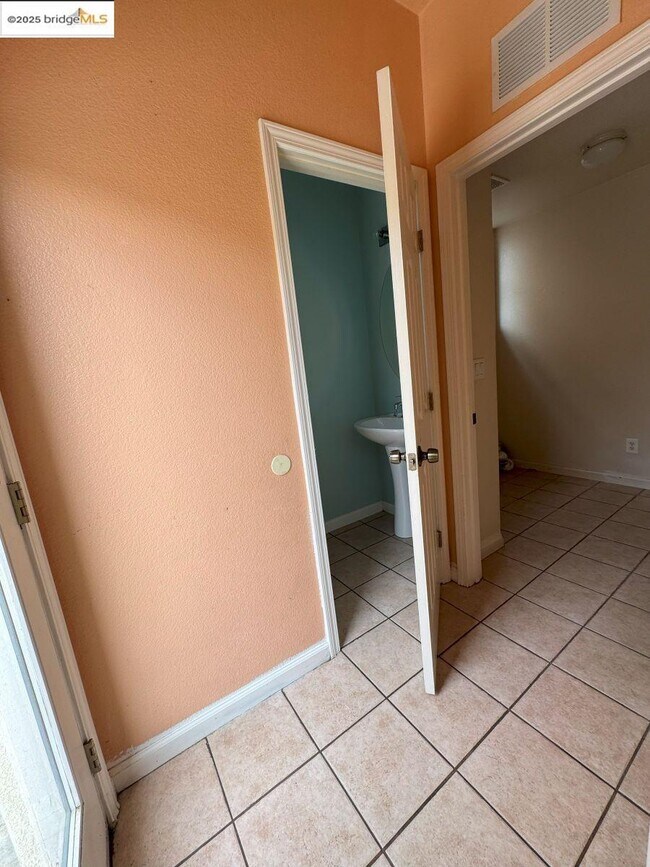 Building Photo - 645 Rockspray Cir