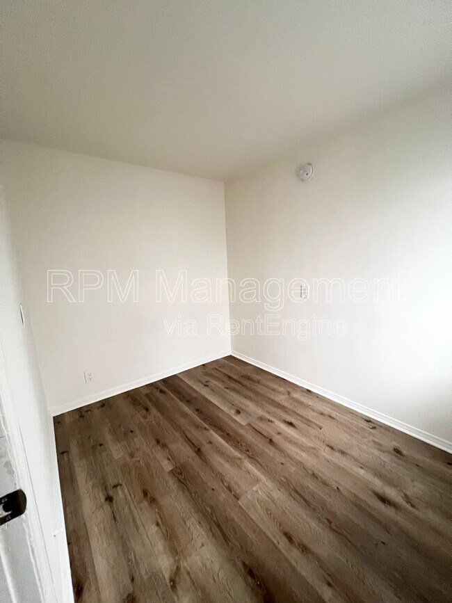 Building Photo - 619 Normandie Ave