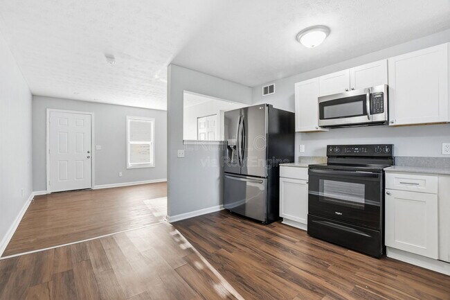 Building Photo - 419 Wood Creek Dr