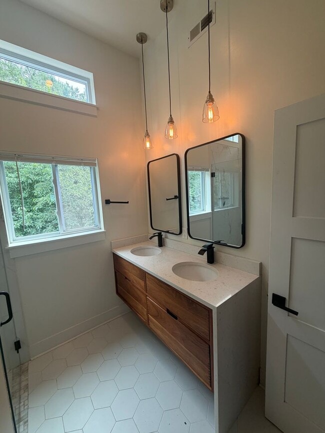 Building Photo - Lawrenceville 3 Bed, 2.5 Bath House with Parking for Lease July 1!